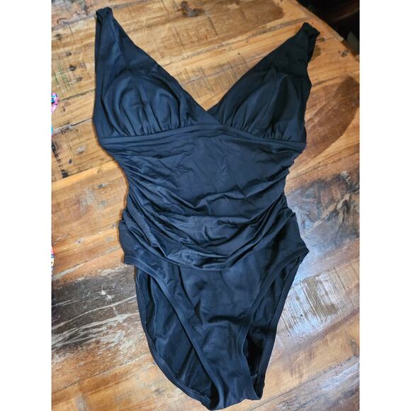 Ladies Swimsuit Bundle - Size 8 - 3 Pieces Total - Picture 10 of 11